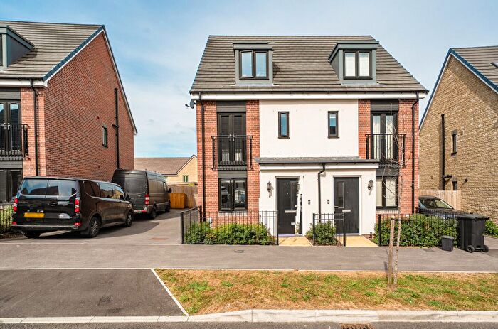3 Bedroom Semi Detached House For Sale In Grayling Avenue, Swindon, SN3