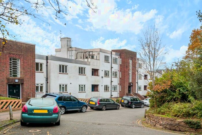 3 Bedroom Flat To Rent In The Woodlands London, SE19