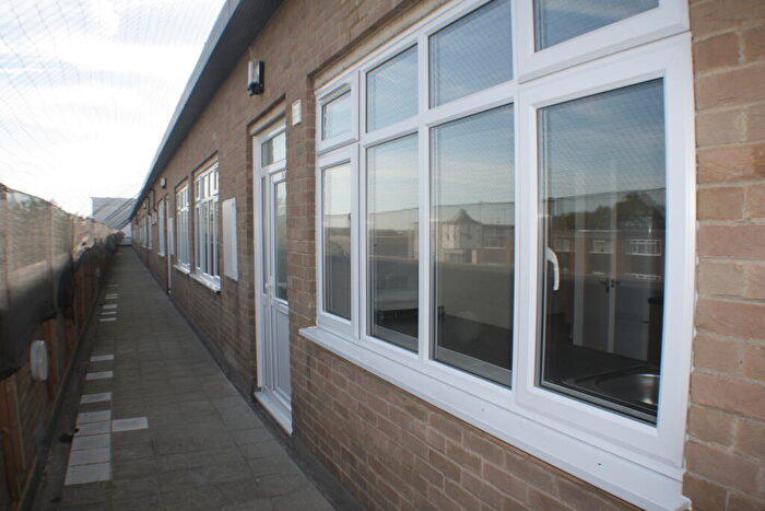 3 Bedroom Flat To Rent In Crockhamwell Road, Woodley, Reading, Berkshire, RG5
