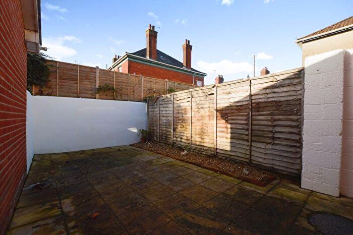 1 Bedroom Flat To Rent In Meadow Road, Salisbury, SP2