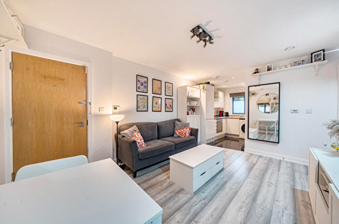 1 Bedroom Apartment For Sale In London Road, Mitcham, CR4