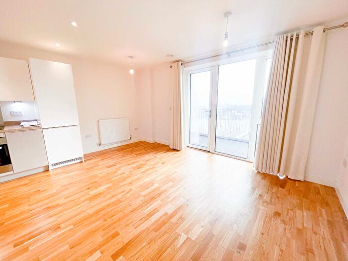 1 Bedroom Flat To Rent In Windsor Road, SL1