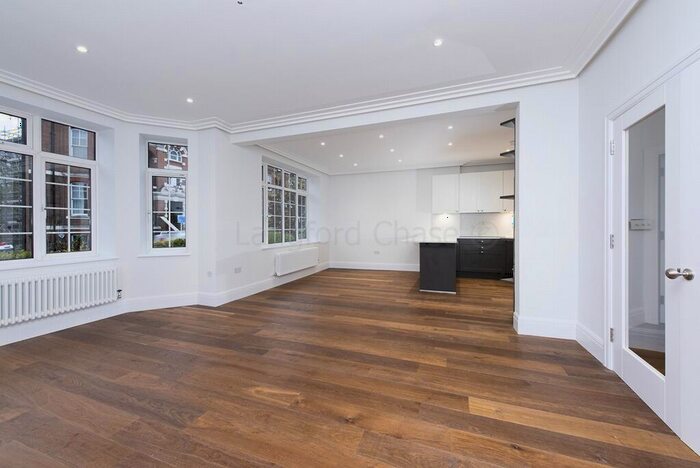3 Bedroom Apartment To Rent In The Ferns, Southwood Lane, Highgate, N6