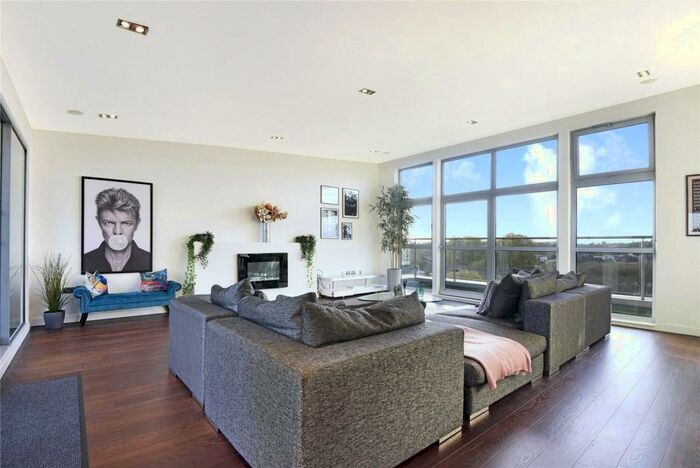 2 Bedroom Flat To Rent In Southgate Road, De Beauvoir, Hackney, London, N1