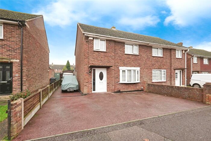 3 Bedroom Semi-Detached House For Sale In Vale View Road, Aylesham, Canterbury, Kent, CT3