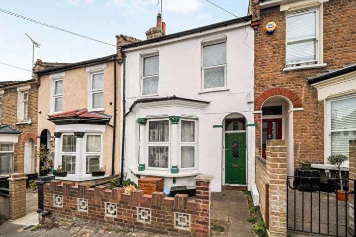1 Bedroom Apartment For Sale In Bramblebury Road, Plumstead, SE18