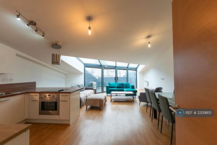 3 Bedroom Flat To Rent In Mann Island, Liverpool, L3