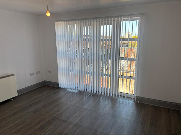 2 Bedroom Apartment To Rent In Egan Court, CH41