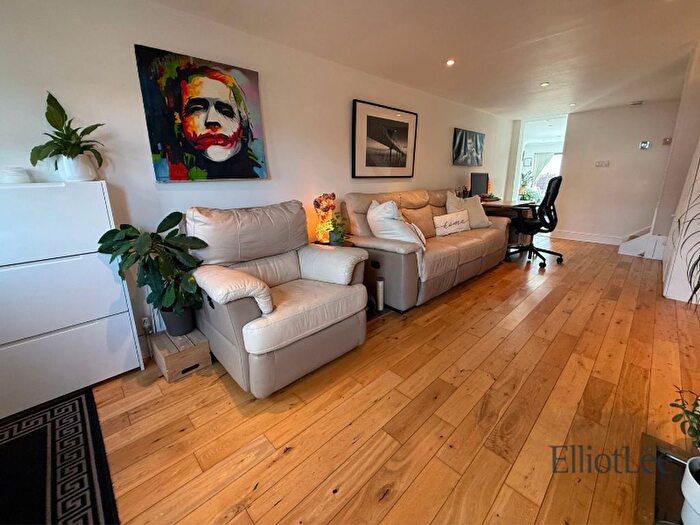 2 Bedroom Cottage For Sale In Watford Road, Wembley, HA0
