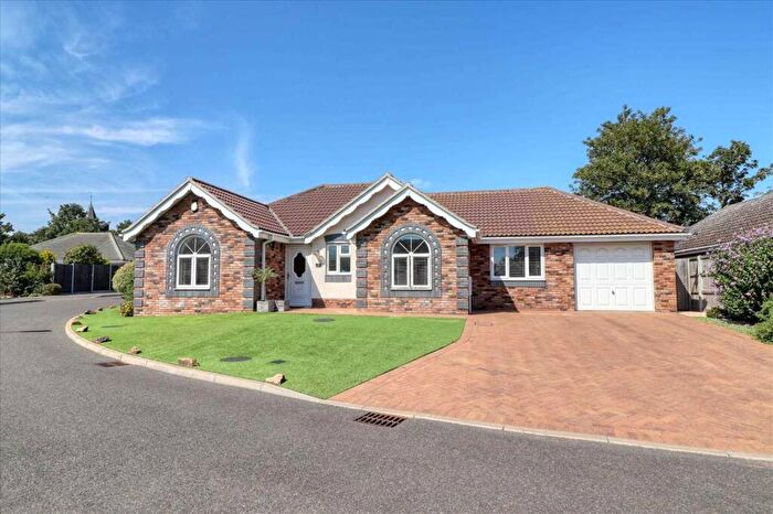 4 Bedroom Bungalow For Sale In Nightingale Way, Great Clacton, CO15
