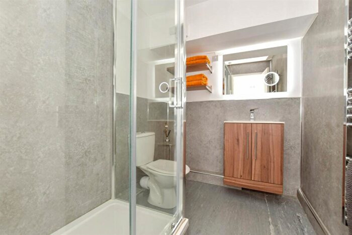 1 Bedroom Flat For Sale In Fort Crescent, Margate, Kent, CT9