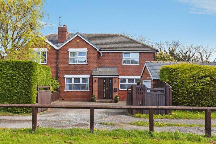 3 Bedroom Semi-Detached House For Sale In York Road, Leeds, LS14