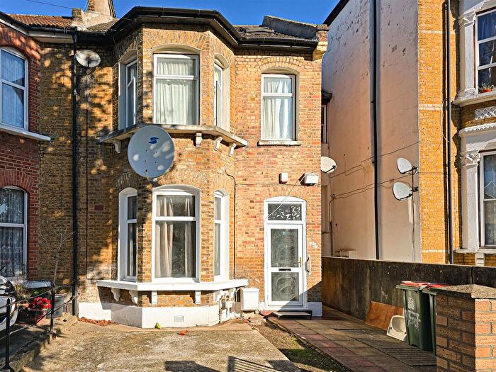 3 Bedroom Property To Rent In Earlham Grove, Forest Gate, London, E7