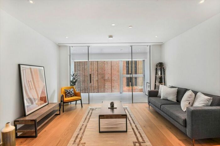 3 Bedroom Flat To Rent In Electric Boulevard, London, SW11