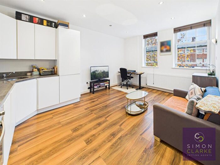 1 Bedroom Flat To Rent In High Road, Whetstone, N20