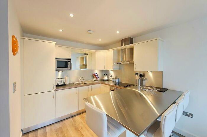 2 Bedroom Apartment To Rent In Horse Shoe Court, Brewhouse Yard, London, EC1V