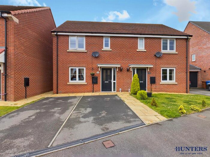 3 Bedroom Semi-Detached House For Sale In Wicstun Way, Market Weighton, York, YO43