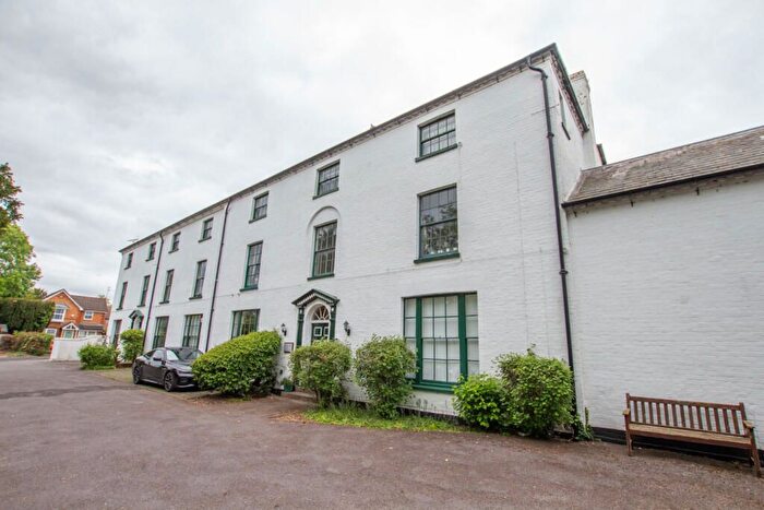 2 Bedroom Flat For Sale In Trenthams Close, Purley On Thames, Reading, RG8