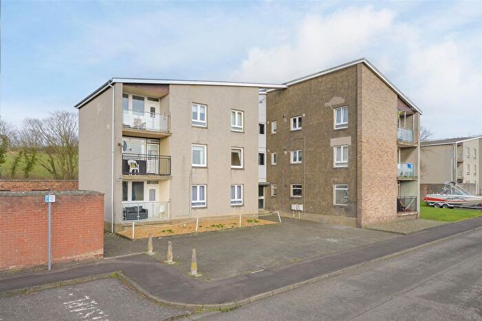 2 Bedroom Flat For Sale In Priory Square, Kincardine, FK10