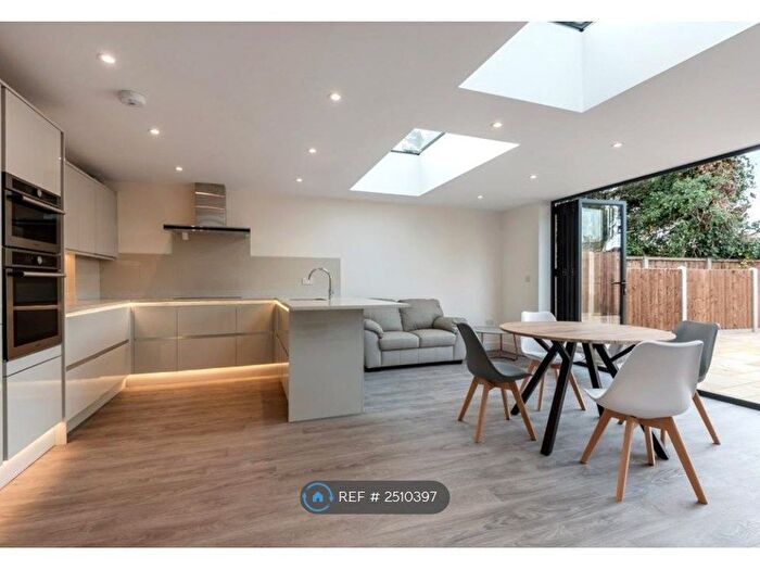 3 Bedroom Flat To Rent In Alexandra Road, London, N8