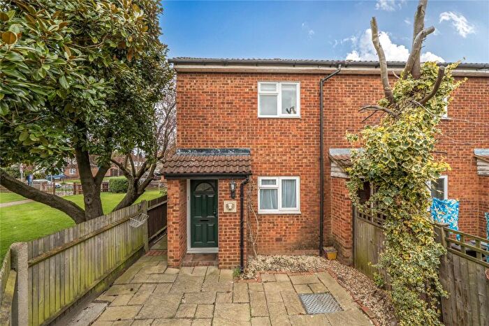 1 Bedroom Flat For Sale In St. Georges Gardens, Surbiton, KT6