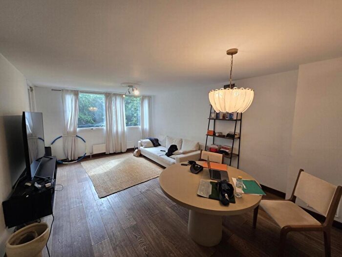 2 Bedroom Flat To Rent In Chandos Way, Welgarth Road, Golders Green, NW11