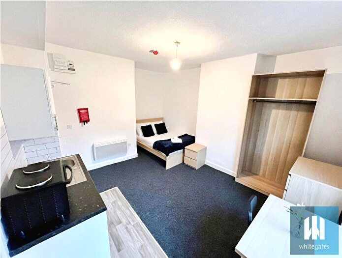 Studio To Rent In Brooke Street, Rastrick, Brighouse, HD6