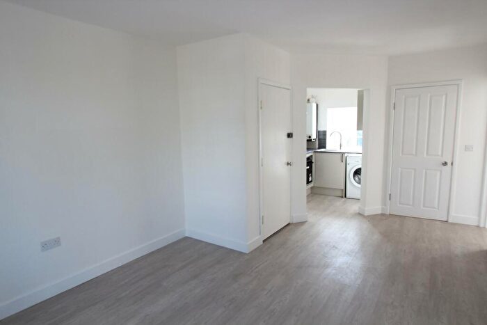 1 Bedroom Flat To Rent In London Road, Reading, RG6