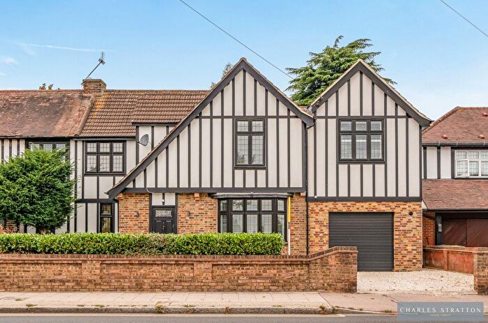 4 Bedroom Semi-Detached House For Sale In Upper Brentwood Road, Gidea Park, RM2