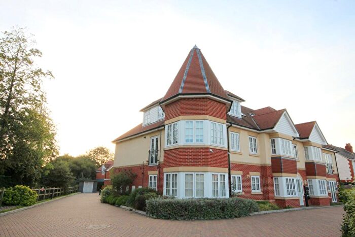 2 Bedroom Flat To Rent In Kingsland Court, Waterlooville Unfurnished, PO7