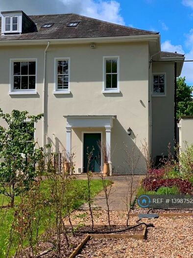 1 Bedroom Flat To Rent In Hinton House Drive, Winchester, SO23