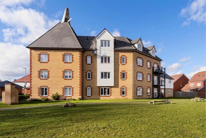 2 Bedroom Flat For Sale In Chesfield Close, Maidstone Road, Hadlow, Tonbridge, TN11