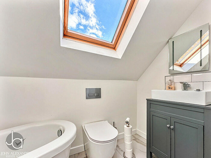 4 Bedroom Detached House For Sale In Straight Road, Colchester, CO3