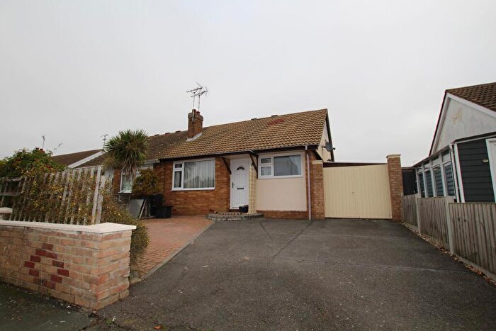 5 Bedroom Chalet For Sale In Lymington Avenue, Clacton-on-Sea, CO15