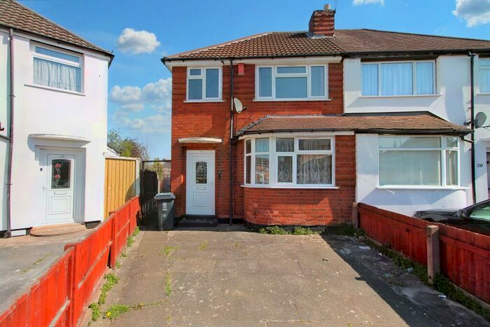 3 Bedroom Semi-Detached House To Rent In Tiverton Avenue, Leicester, LE4