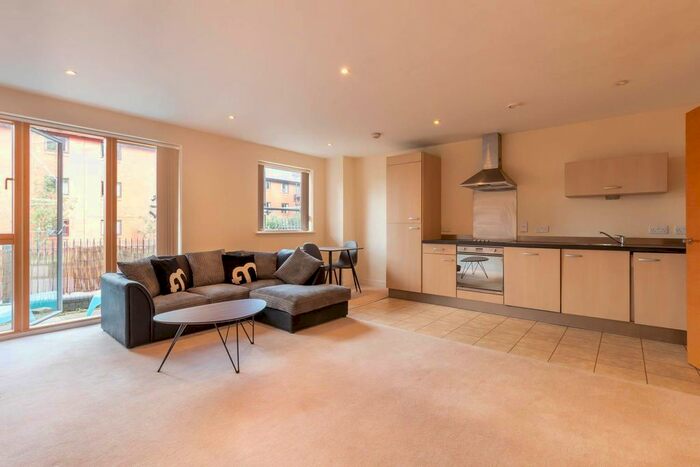 2 Bedroom Flat To Rent In Canal Wharf, Waterfront Walk, B1
