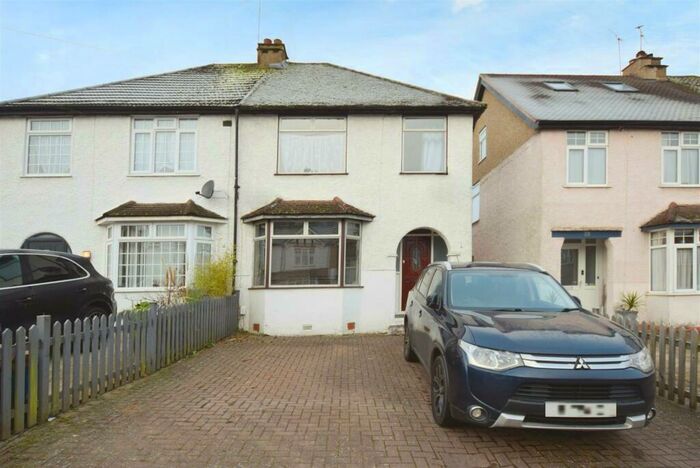 3 Bedroom Semi-Detached House To Rent In Sutton Road, St Albans, AL1