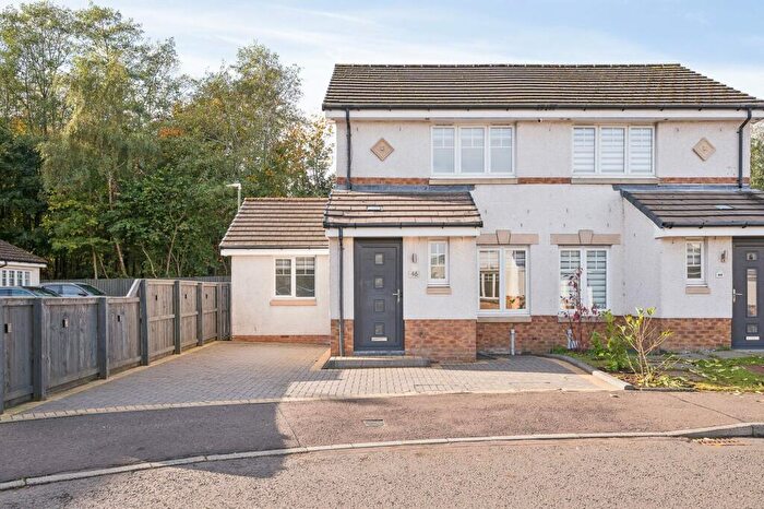 3 Bedroom Semi-Detached House For Sale In Harrysmuir Gardens, Pumpherston, EH53