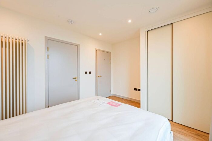 2 Bedroom Flat To Rent In The Eades, Walthamstow Central, Walthamstow, E17