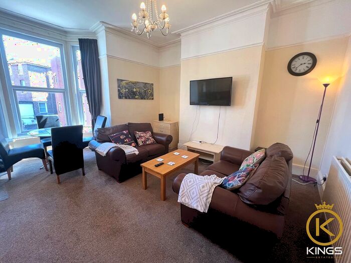 3 Bedroom Flat To Rent In Waverley Road, Southsea, PO5