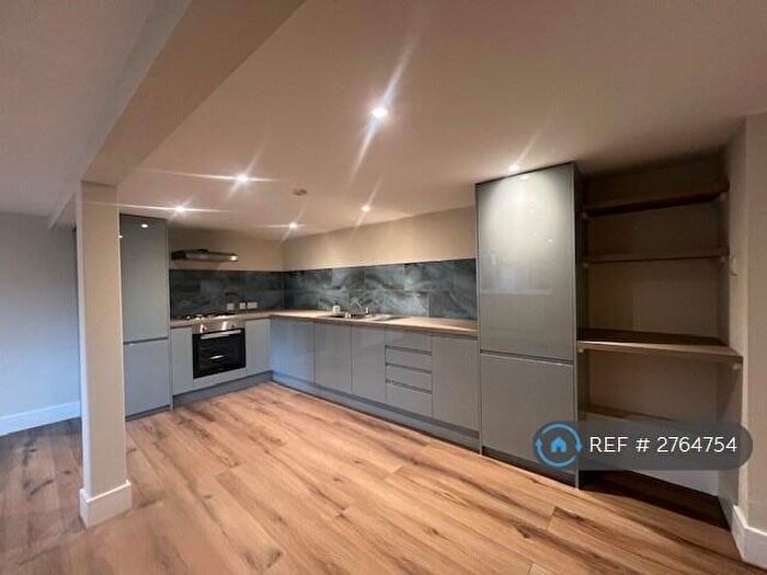 2 Bedroom Flat To Rent In The Square, Pennington, Lymington, SO41