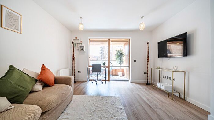 1 Bedroom Flat For Sale In Silvertown Square, London, E16