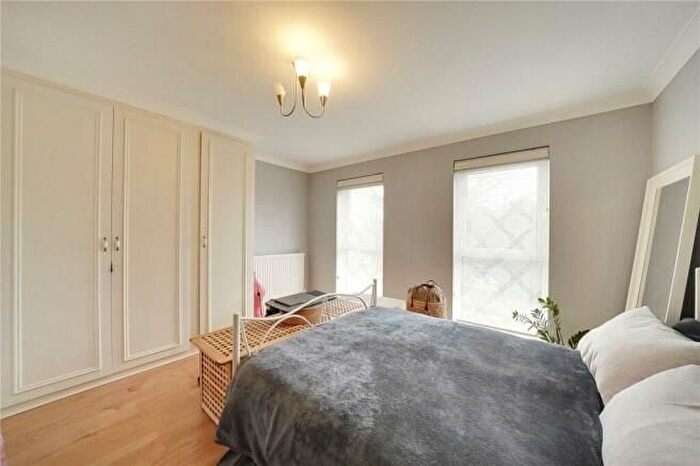 2 Bedroom Flat To Rent In Austin Court, Enfield, EN1
