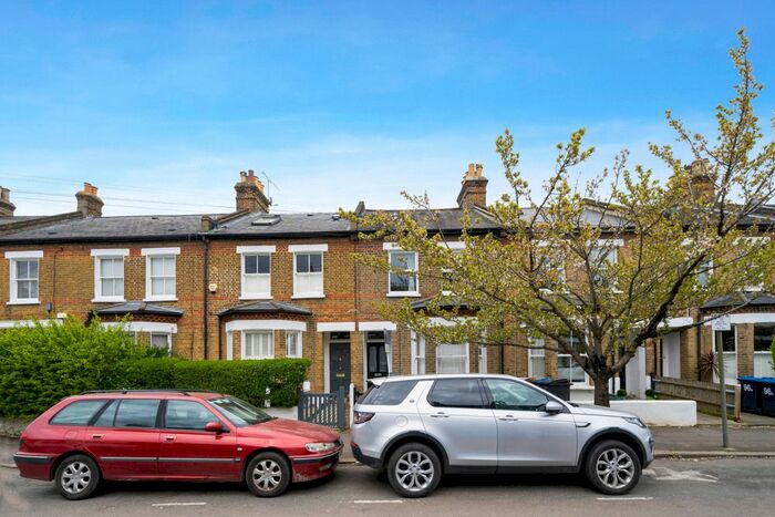 2 Bedroom Flat To Rent In Gladstone Road, London, SW19
