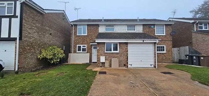 3 Bedroom Semi-Detached House To Rent In Buckingham Drive, LU2