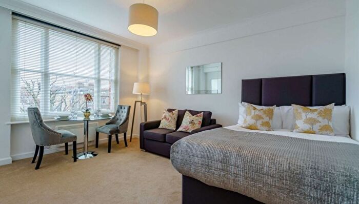 1 Bedroom Flat To Rent In Hill Street, London, W1J