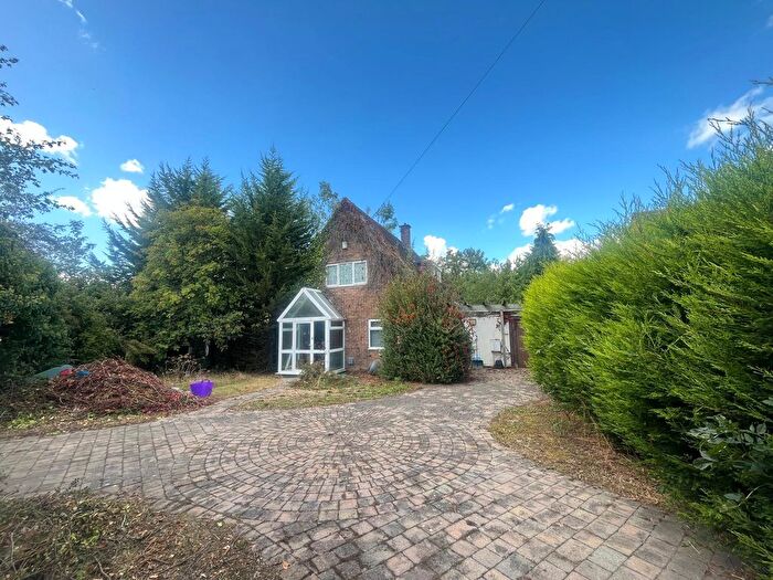 3 Bedroom Detached House For Sale In Standbridge Lane, Wakefield, WF2