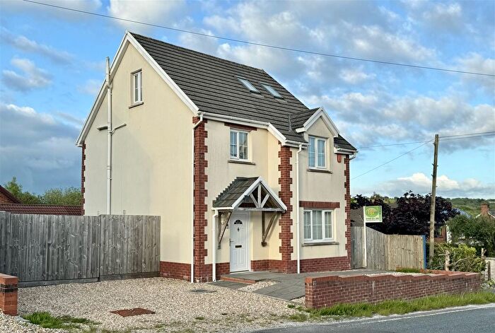 4 Bedroom Detached House For Sale In Heol Y Foel, Foelgastell, Llanelli, SA14