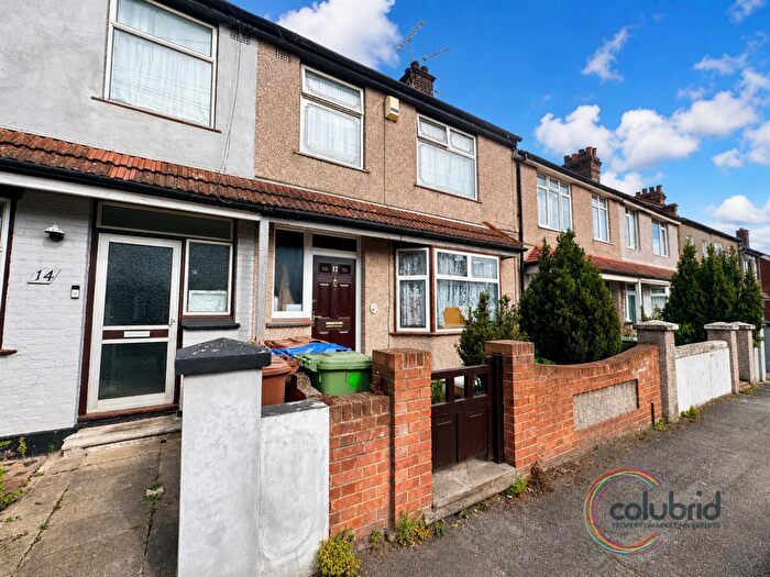 3 Bedroom Terraced House For Sale In Rosebery Road, Grays, RM17