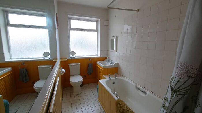 2 Bedroom Apartment To Rent In Wilmslow Road, Manchester, Greater Manchester, M20